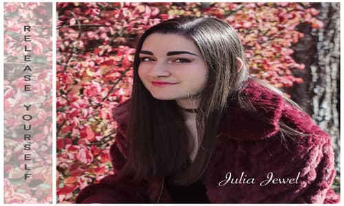 Julia Jewel Photo